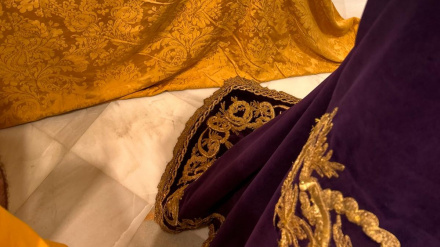 Detalle de la tónica de una de las túnicas del Rescate