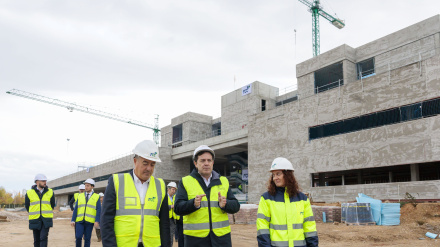 El presidente de la Junta de Castilla y León, Alfonso Fernández Mañueco, visita las obras del nuevo Hospital de Aranda de Duero