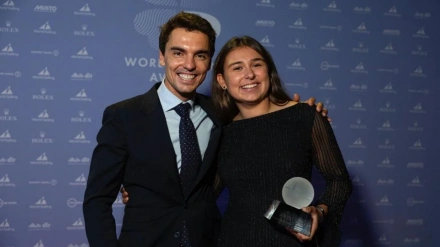 Marta Cardona junto a Jordi Xammar tras recibir el premio