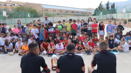 Los jugadores durante la visita