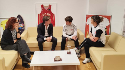 Fran Sánchez recibe a Aarón Benítez