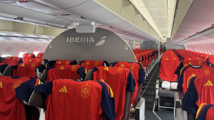 La nueva camiseta de la Selección Española para el Mundial 2026 que Iberia ha regalado a los pasajeros del vuelo IB307 Madrid–México