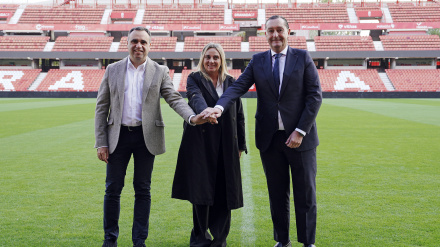Francisco Rodríguez, presidente de la Diputación, Marifrán Carazo, alcaldesa de Granada, y Alfredo García, director general de Granada CF
