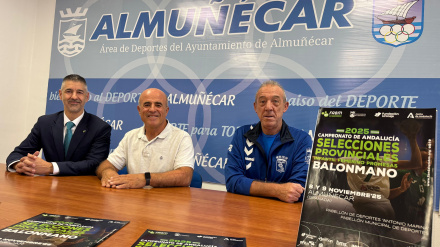 Los ponentes en la rueda de prensa posando durante la misma