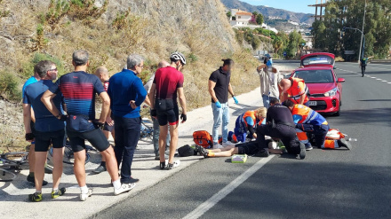 Muere un ciclista extranjero tras sufrir un infarto en plena carretera de Almuñécar
