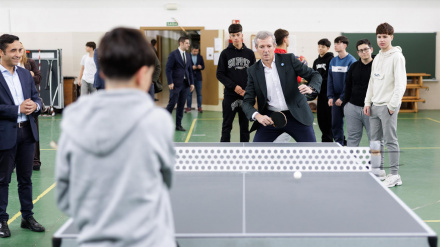 Rueda aprovechó su presencia en Canido para practicar incluso el tenis de mesa
