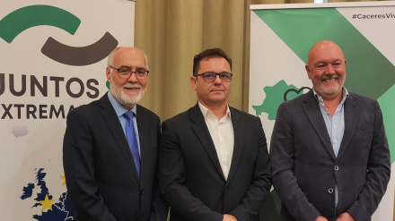 Estanislao Martín, Raúl González y Francisco Alcántara, en la presentación de la coalición Juntos x Extremadura-Levanta