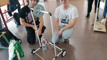 Brais Vázquez y Alejandro Miras con su prototipo