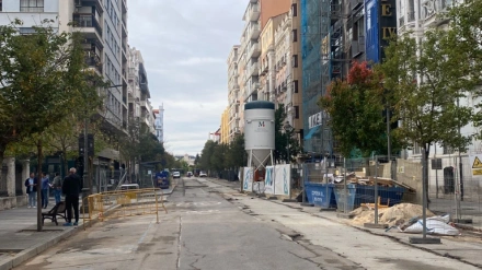 El alcalde de Valladolid, Jesús Julio Carnero, anuncia ayudas para los comercios de calle gamazo