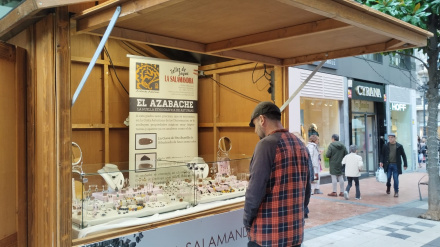 Puesto de azabache en el Mercado de Gil de Jazz, Oviedo