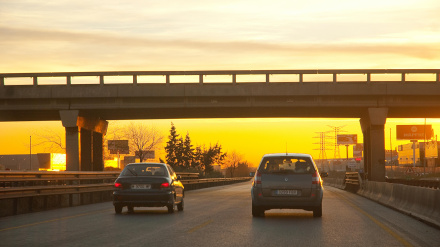 Autopista A-2 al atardecer. Madrid