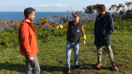 Víctor Fábregas recorriendo diferentes lugares de Narón