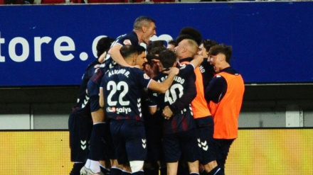 Los jugadores del Eibar celebran la victoria