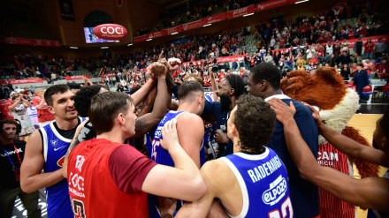 El Palacio de los Deportes sigue siendo una fiesta