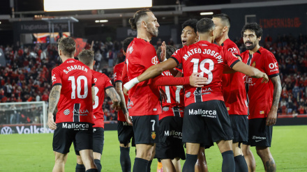 Los jugadores del Mallorca celebran el gol de Muriqi contra el Getafe
