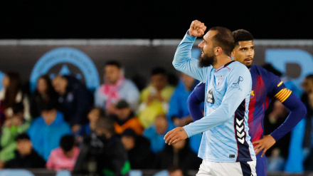 Borja Iglesias festeja el segundo gol del Celta al Barcelona en la 12ª jornada de LaLiga en Primera División