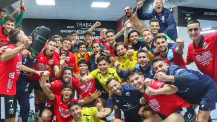 El Mérida celebra el triunfo ante el Real Madrid Castilla