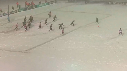 El increíble gol de un jugador del Atlético Ottawa para dar el título liguero a su equipo bajo una intensa nevada