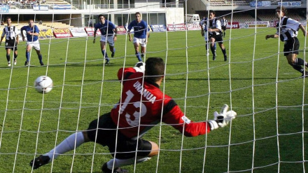 Rivera marcó de penalti el gol del ascenso del Levante en Jerez en 2004