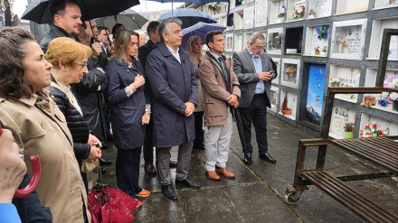 Carmen Hernández en el homenaje del PP a su marido, Jesús María Pedrosa