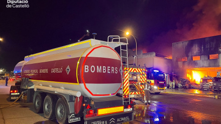 Incendio en una nave industrial de Castellón de la Plana