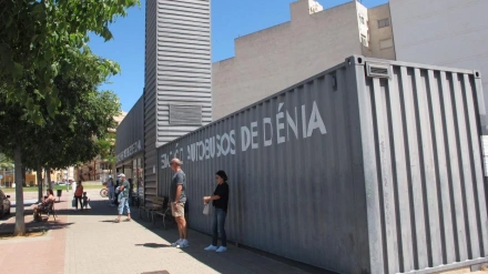 La estación provisional de autobuses de Dénia, en funcionamiento desde 2018, sigue a la espera de una ubicación definitiva