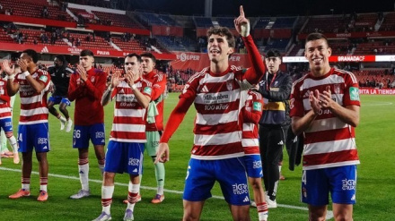 Jugadores del Granada celebrando su última victoria ante el Zaragoza