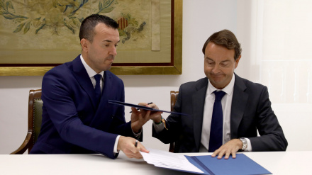 El presidente de la Diputación de Valencia, Vicent Mompó, y el CEO de Nautalia, Rafael Gª Garrido