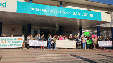 Concentración en la puerta del Hospital San Jorge