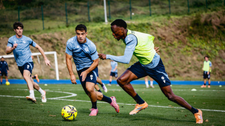Sesión de entrenamiento en Zubieta con mucha presencia de futbolistas del Sanse