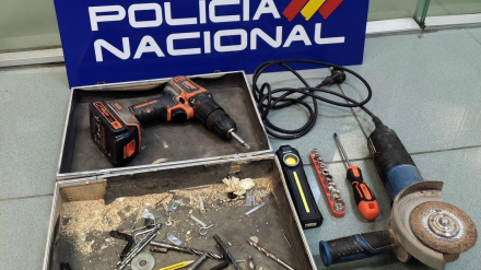 Instrumentos utilizados por los ladrones para forzar las puertas de las viviendas