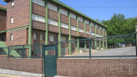 Imagen del exterior del CEIP Marina de CudeyoREMITIDA / HANDOUT por GOBIERNO DE CANTABRIAFotografía remitida a medios de comunicación exclusivamente para ilustrar la noticia a la que hace referencia la imagen, y citando la procedencia de la imagen en la firma12/11/2025