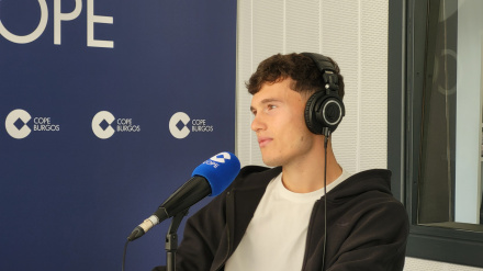 El duro camino de David González hasta convertirse en pieza clave del Burgos CF: "Recuerdo a mis padres irse llorando de vuelta a casa"