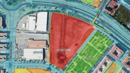 En rojo, la parcela que se adecuará para usos polivalentes y el traslado del mercado franco