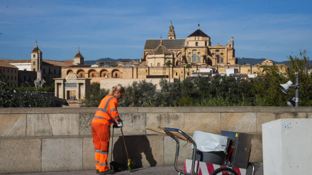 Una operarias de Sadeco