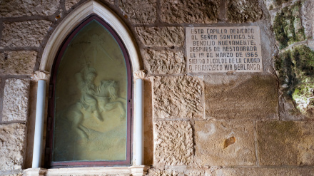 Placa y bajorrelieve, 'Capilla de Santiago' (Capilla de Santiago), Melilla la Vieja, Melilla