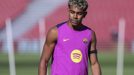 Lamine Yamal durante el entrenamiento del FC Barcelona