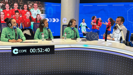 Vane Sotelo, Irene Samper y Peque, junto a Juanma Castaño en El Partidazo de COPE