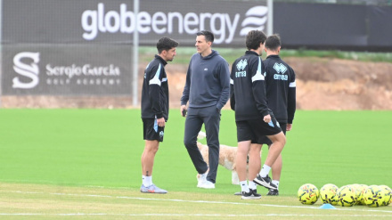 Bob Voulgaris y Pablo Hernández en el entrenamiento del hoy