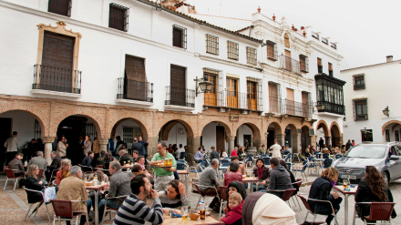 Vecinos de Zafra, Badajoz, en la plaza Grande