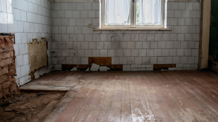 Interior de una vivienda en mal estado de conservación