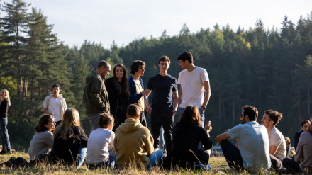 Grup de persones a l'aire lliure