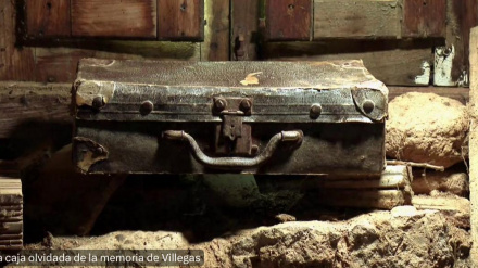 La caja en la que Carmina encontró las fotos