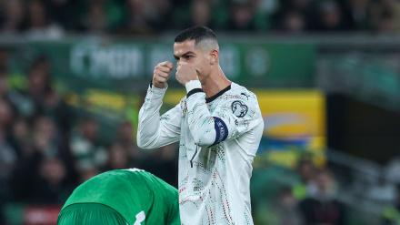 El portugués fue expulsado por un codazo en la espalda de un jugador irlandés.