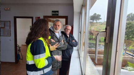 El alcalde de Plasencia, Fernando Pizarro, en la depuradora de la ciudad