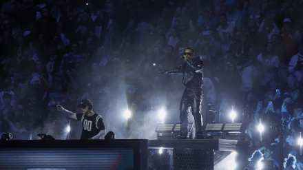 Así hemos vivido en Tiempo de Juego el descanso del histórico de la NFL en Madrid con Bizarrap y Daddy Yankee