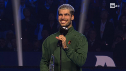 Carlos Alcaraz no pudo frenar el ciclón Sinner en indoor