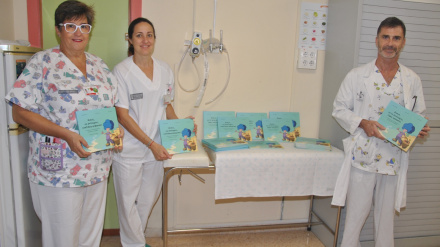 Los autores de "Ximet, no te preocupes, sigue adelante" muestran su trabajo publicado