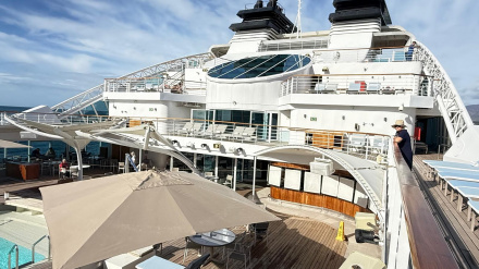 El Seabourn Encore, un crucero de lujo con billetes de hasta 24.000 euros, atraca por primera vez en Motril