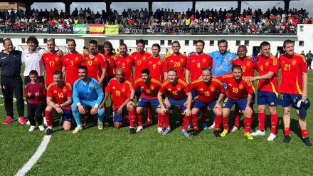 Leyendas España se reúne en Sevilla y entrega sus dorsales a Gordillo, Jesús Navas, Negredo, Cuéllar, Javier López y Velasco
